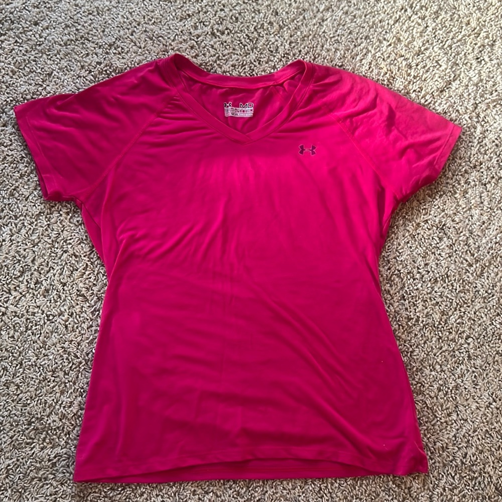 UNDER ARMOUR women’s vneck shirt